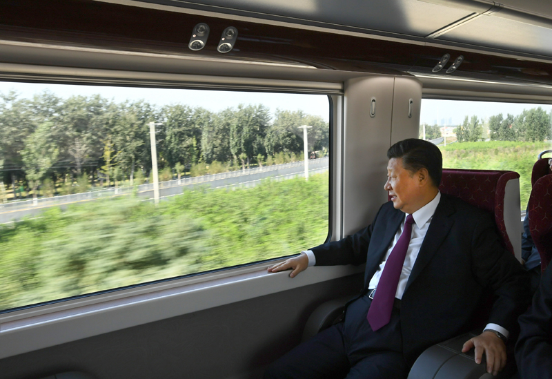 2019年9月25日，習(xí)近平總書記乘坐軌道列車前往北京大興國(guó)際機(jī)場(chǎng)。