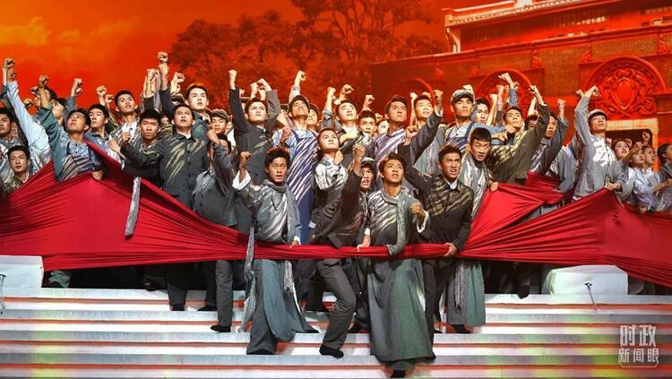 時(shí)政新聞眼丨在這場(chǎng)文藝界盛會(huì)上，習(xí)近平對(duì)文藝工作者有哪些深情寄語(yǔ)？